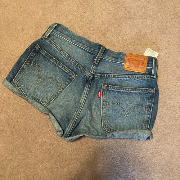 High Rise Levi shorts - Picture 2 of 2